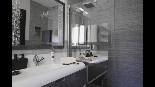 a bathroom with two sinks and a shower at FREDOV in Benalmádena