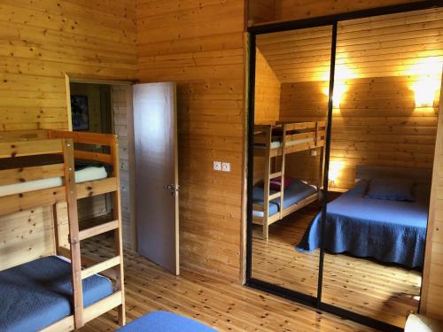 a room with two bunk beds in a cabin at Chalet Jad'Orres in Les Orres