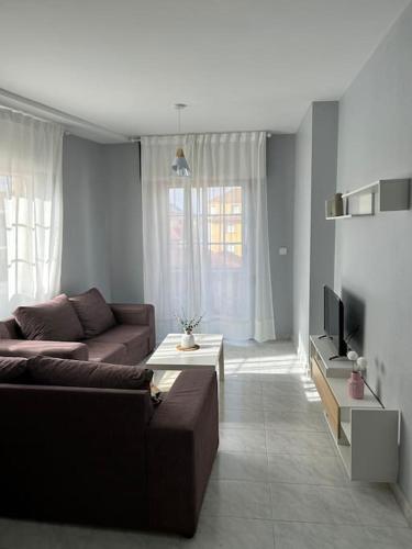 TV a/nebo společenská místnost v ubytování Amplio apartamento en el centro de Portonovo