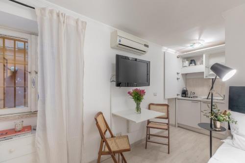 GuestHost - Basic Studio - 350 m far from Fontana di Trevi