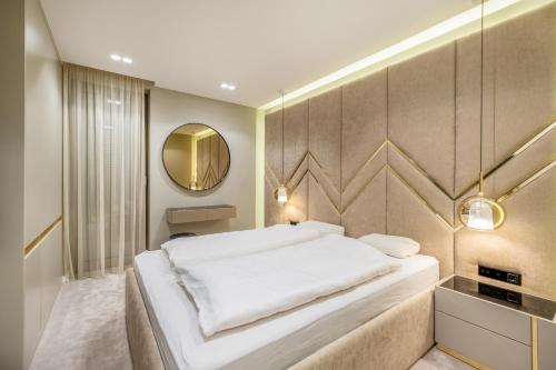 A bed or beds in a room at MF Coral 61 Luxury Apartment