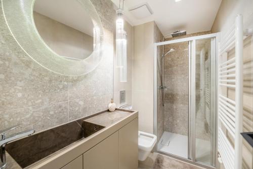 A bathroom at MF Coral 61 Luxury Apartment