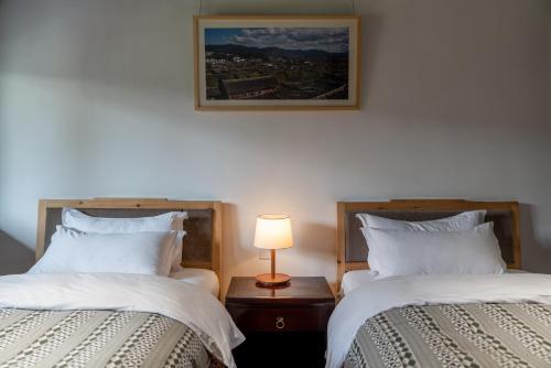Una cama o camas en una habitación de Jun Bo Xuan Boutique Hotel