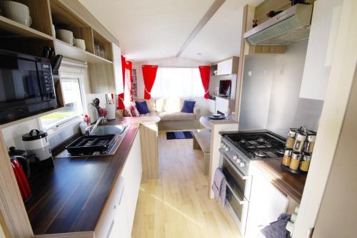 Lovely 2-Bed Static Caravan in Rhyl