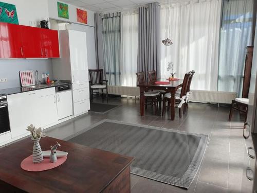 a kitchen and living room with a table and chairs at Ferienwohnung FeWo Rottweil -kleine Auszeit- in Rottweil