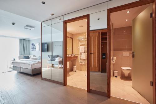 Koupelna v ubytování Hotel EDELWEISS Berchtesgaden Superior