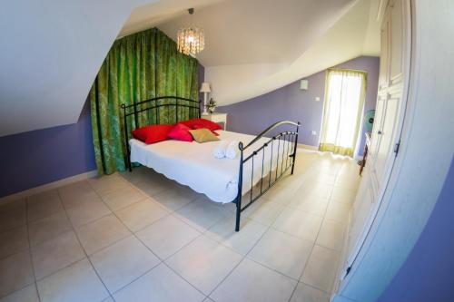 En eller flere senge i et værelse på Captain's House