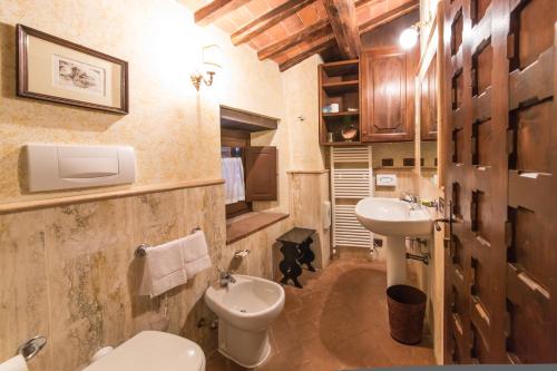 Koupelna v ubytování Castelletto di Montebenichi