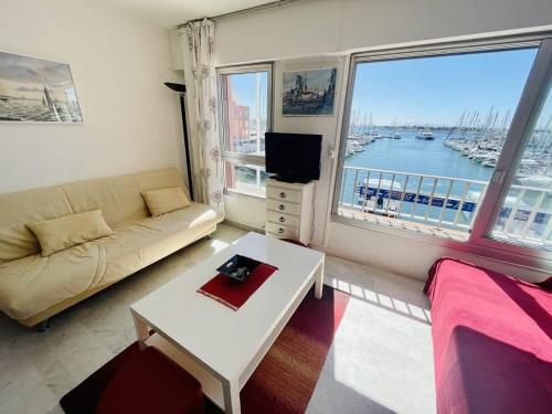 Zdjęcie z galerii obiektu Appartement Spacieux au Cap d'Agde - Vue Port, Proche Plage, Parking Inclus - FR-1-723-31 w Cap d'Agde