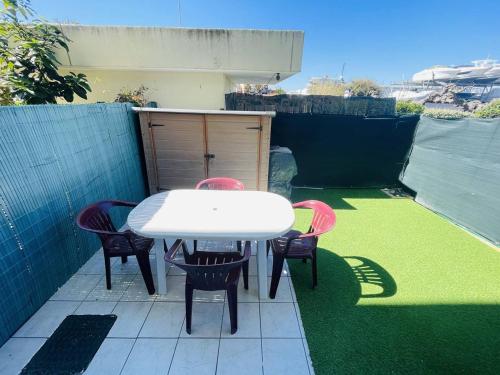 Appartement 6 pers. - Proche port et plage avec terrasse & parking privé - Cap d'Agde - FR-1-723-68