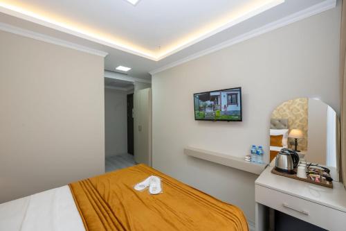 a bedroom with a bed in a room at SKYSTAR DELUXE HOTEL in Istanbul