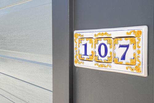 a license plate on the side of a house at My Cottage On Main in Boolaroo