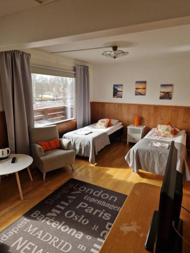 a hotel room with two beds and a tv at Botnia Hotel & Restaurant in Kruunupyy