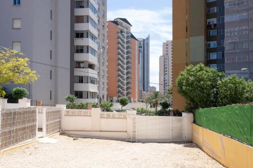 Apartamento ALMA con terreno privado y parking compartido - a 800m de Playa Poniente