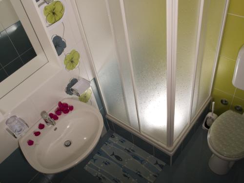 Ένα μπάνιο στο Apartment Daniela