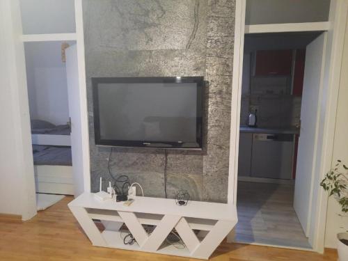 TV a/nebo společenská místnost v ubytování Džoni