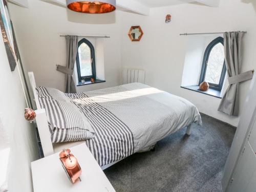 Кровать или кровати в номере Llwyngwair Lodge