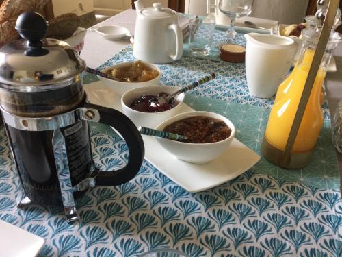 Kaffee-/Teezubehör in der Unterkunft Chambre d’hôtes de La Plano