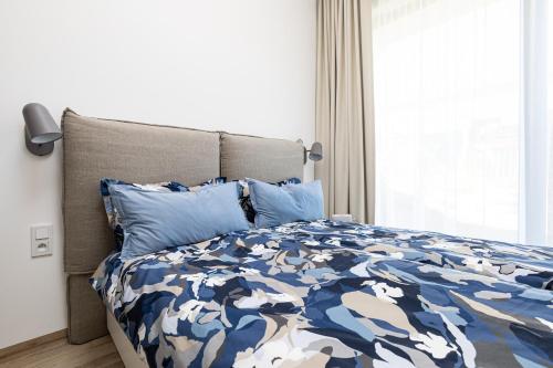 Ένα ή περισσότερα κρεβάτια σε δωμάτιο στο 2HomeRent Shellter 117M