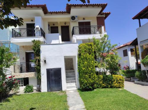 Beach Front Apartment in Pefkochori
