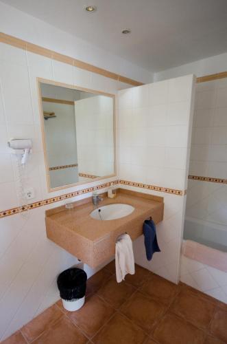 Ένα μπάνιο στο Hotel Club Can Jordi