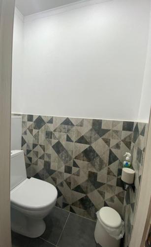 Vonios kambarys apgyvendinimo įstaigoje BURATINO