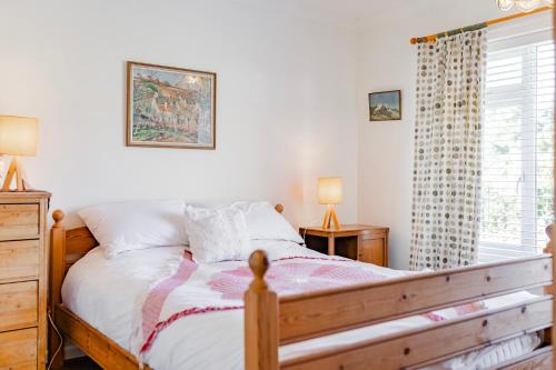 Postel nebo postele na pokoji v ubytování Beck View - Norfolk Cottage Agency