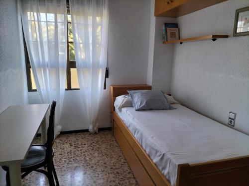 Ένα ή περισσότερα κρεβάτια σε δωμάτιο στο Piso Centro María Aire-Wifi