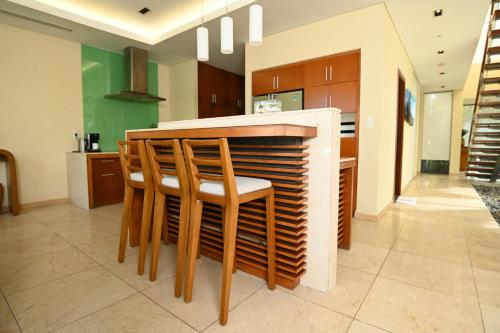 Cucina o angolo cottura di Daisy Ocean Villa Da Nang