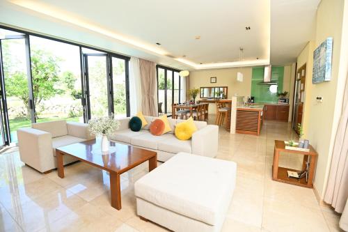Area soggiorno di Daisy Ocean Villa Da Nang