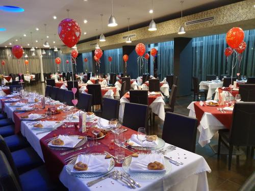 a banquet hall with tables with red lanterns and balloons at Hotel Admeto in Marinella di Selinunte