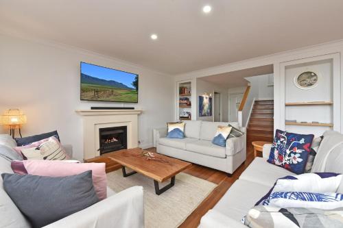 Posezení v ubytování Villa 3br Barolo Villa located within Cypress Lakes Resort