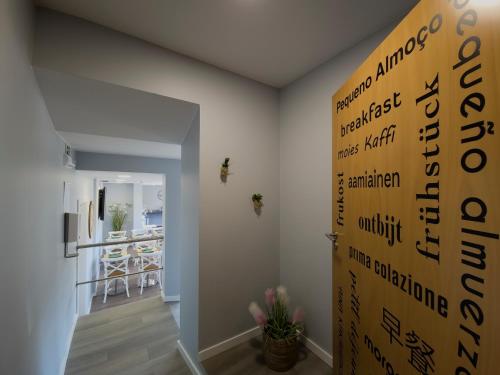 a hallway with a yellow sign on the wall at Hospedaria Recomeçar in Santa Cruz