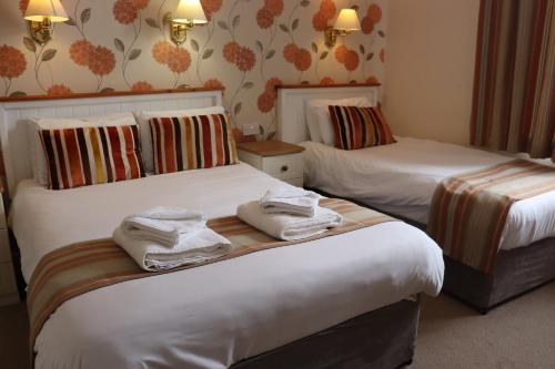 Ένα ή περισσότερα κρεβάτια σε δωμάτιο στο Lion Hotel & Studio Apartments