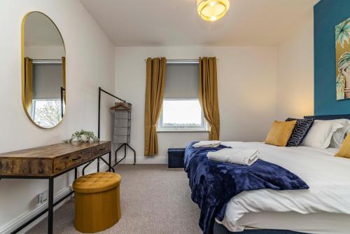 a bedroom with a bed and a desk and a mirror at 3 bed house sleeps 6 walking distance in to Nottingham city centre ideal for contractors and corporate travellers in Nottingham