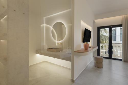 TV a/nebo společenská místnost v ubytování Alley Boutique Hotel and Spa