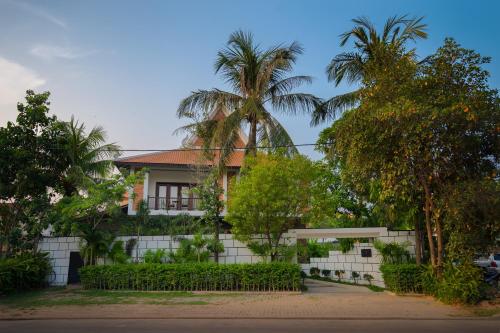 Bopha Watbo Residence — Property building