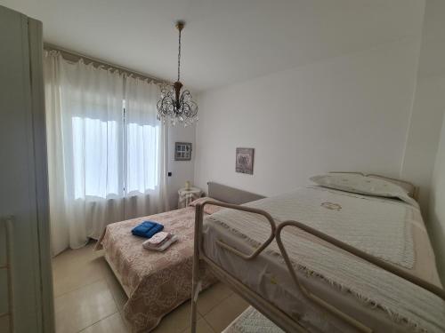 a small bedroom with a bed and a chandelier at Casa di Bianca by PortofinoVacanze in Santa Margherita Ligure