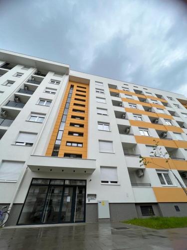 Το κτήριο όπου στεγάζεται  το διαμέρισμα
