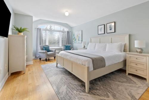 a bedroom with a bed and a desk and a chair at Mountain View Townhouse Fresh and Bright at Blue in Collingwood
