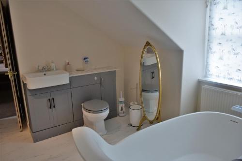 Et badeværelse på Coachmans Cottage