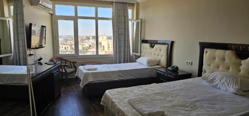 Ένα ή περισσότερα κρεβάτια σε δωμάτιο στο Adana Koza Hotel