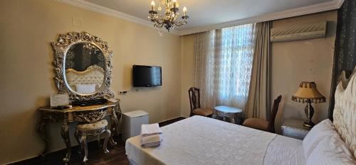 Ένα ή περισσότερα κρεβάτια σε δωμάτιο στο Adana Koza Hotel