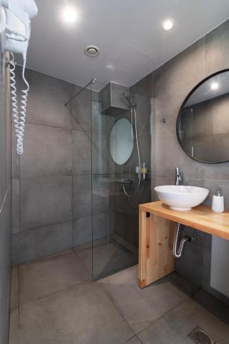 Ένα μπάνιο στο Olvia Suites