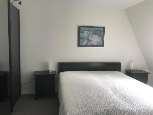 Un pat sau paturi într-o cameră la Appartement De Braam