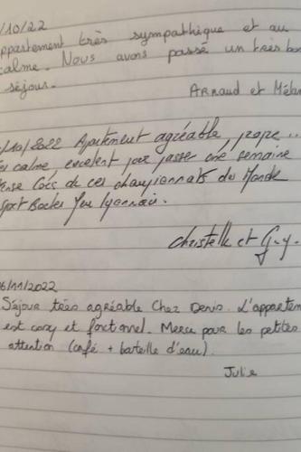 a piece of paper with handwriting on it at appart de charme a 2 pas du centre de Montbrison in Montbrison