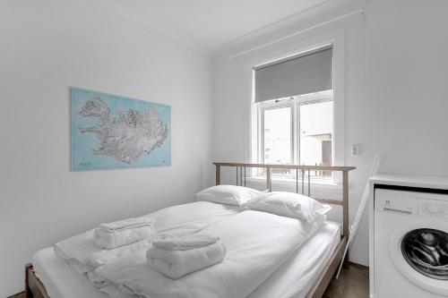 Cama ou camas em um quarto em Cozy 2 Bedroom Apartment in Central Reykavik
