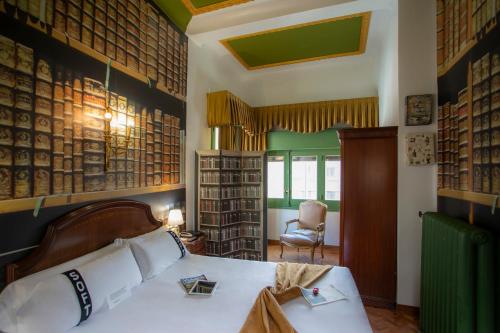 a bedroom with a bed and a chair in a room at Casual del Teatro Madrid in Madrid