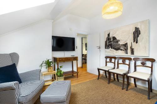 WHome Central Oasis Prime Location w/ Great View