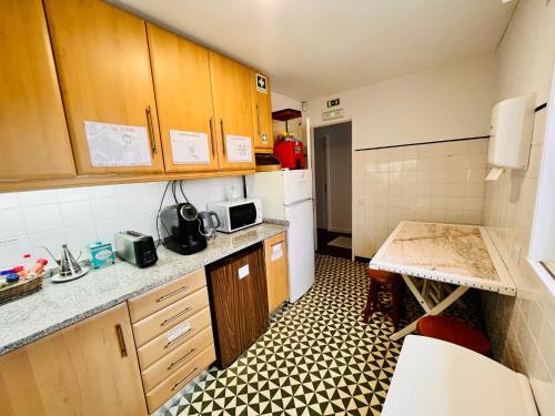 Cucina o angolo cottura di Hostel do Alto - Fão